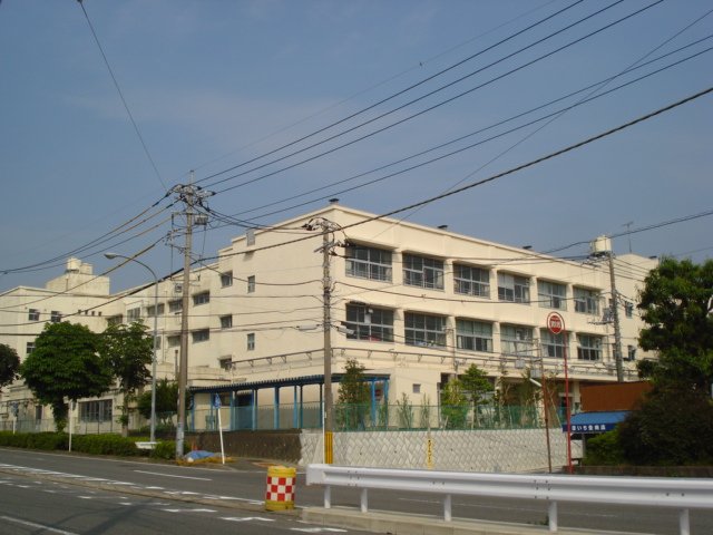その他　横浜市立都岡小学校（その他）まで590m