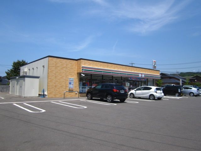 コンビニ　セブンイレブン　にかほ平沢店（コンビニ）まで550m