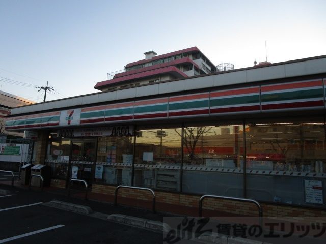 コンビニ　セブンイレブン吹田山田南店（コンビニ）まで270m