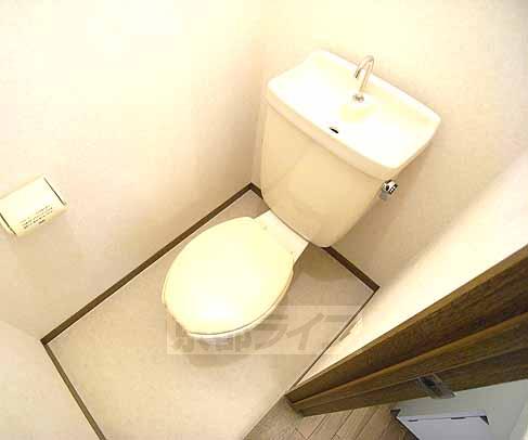 トイレ　清潔感のあるトイレですね。