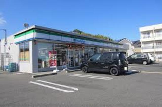 コンビニ　ファミリーマート泉佐野中庄店（コンビニ）まで585m