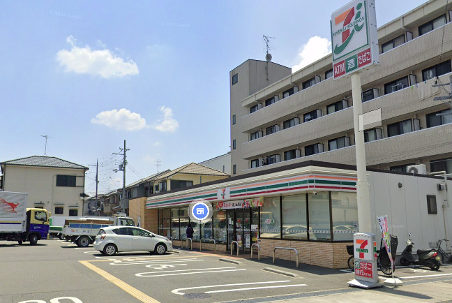 コンビニ　セブンイレブン六万寺店（コンビニ）まで251m
