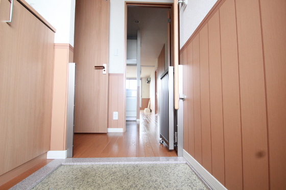 玄関　※別部屋の写真です