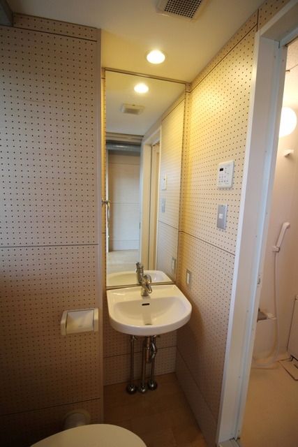 洗面設備　★大きな鏡で使いやすいですよ★