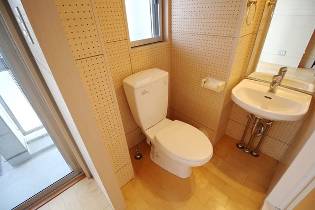 トイレ　★窓付き・落ち着くトイレです★