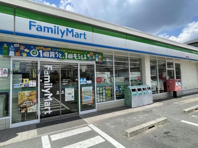 コンビニ　ファミリーマート緑篭山西店（コンビニ）まで445m