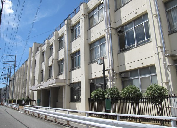 小学校　大阪市立泉尾東小学校（小学校）まで484m