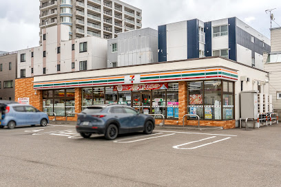 コンビニ　セブンイレブン札幌北10条西20丁目店（コンビニ）まで194m