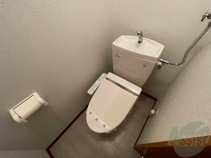 トイレ　ウォシュレット機能がついたトイレ。安心して使用できますね。