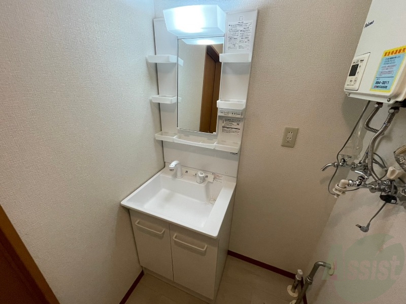 洗面設備　大きくて使いやすそうな独立洗面台になっています。