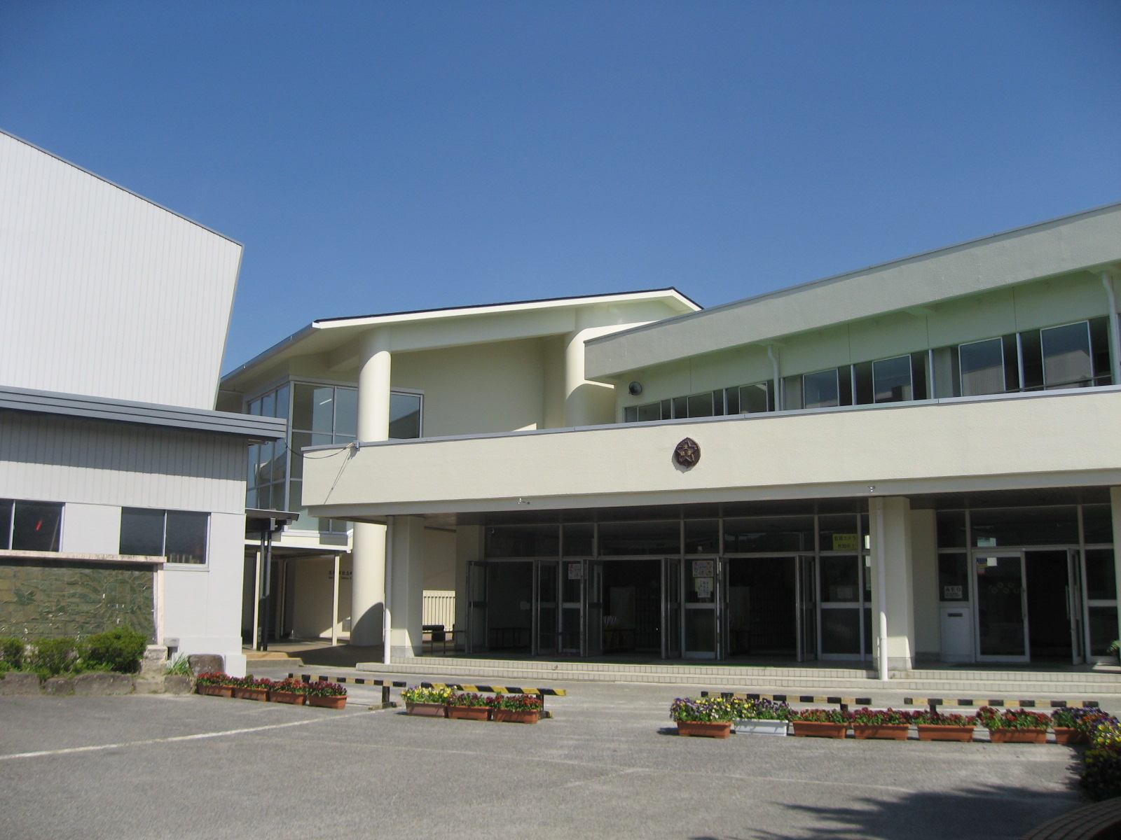 小学校　土岐市立土岐津小学校（小学校）まで423m