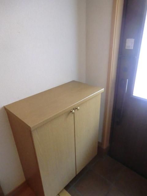 玄関　下駄箱つき玄関