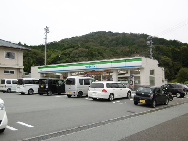 コンビニ　ファミリーマート（コンビニ）まで540m
