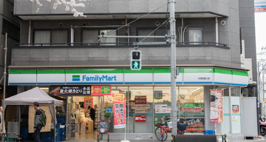 コンビニ　ファミリーマート 中野通り店（コンビニ）まで142m