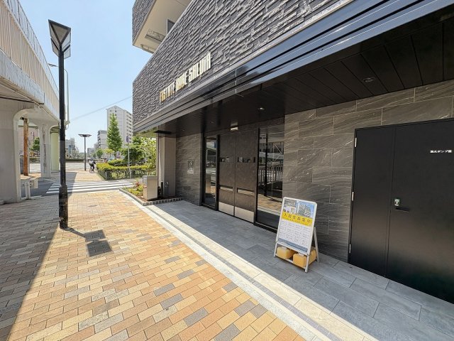 エントランス　建物の内部です