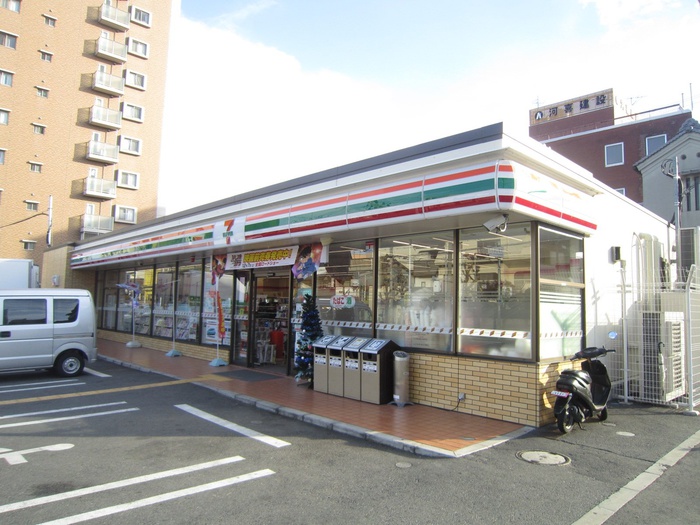 コンビニ　コンビニ（コンビニ）まで730m