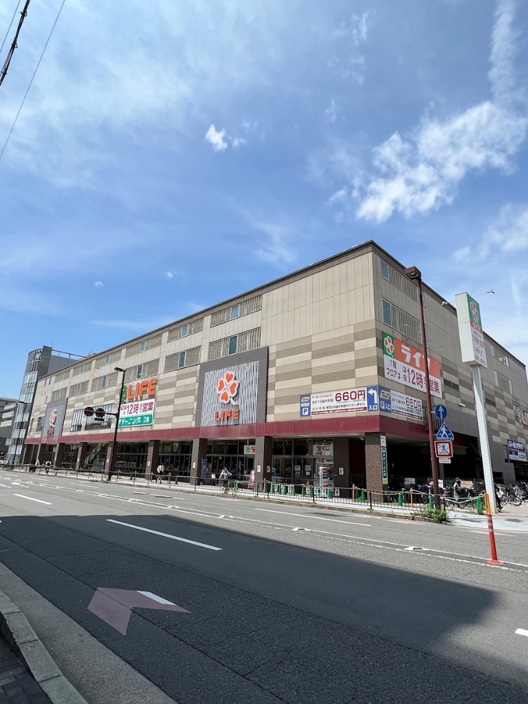 スーパー　ライフ 二条駅前店（スーパー）まで260m