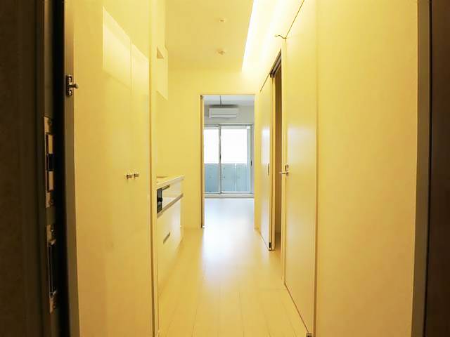 その他部屋・スペース　玄関から見たお部屋の様子です。
