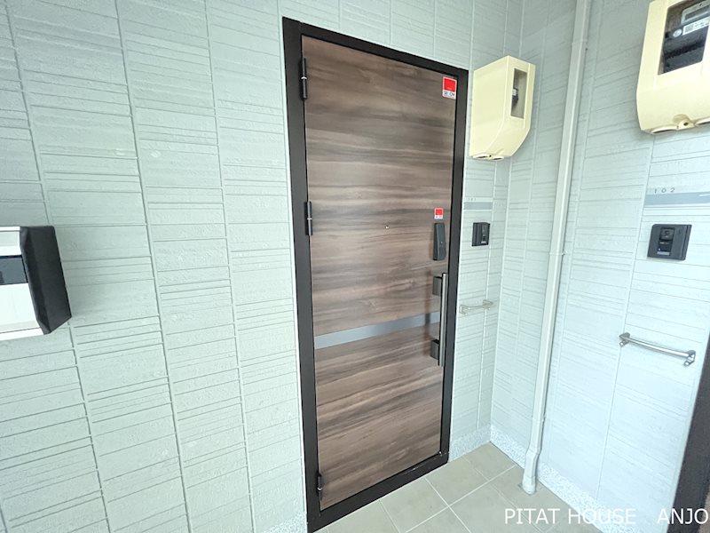 玄関　同物件別部屋