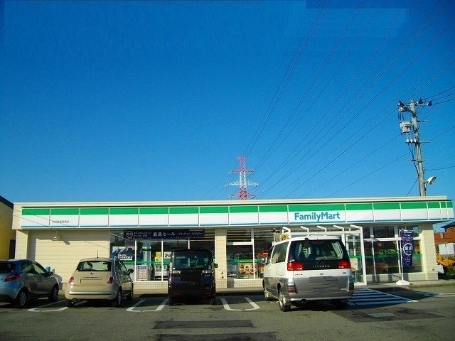 コンビニ　ファミリーマート道東三丁目店（コンビニ）まで500m