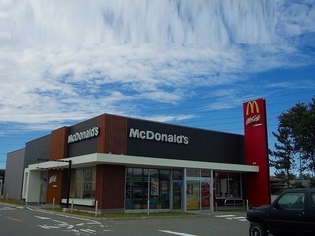 飲食店　マクドナルド飯島店（飲食店）まで750m