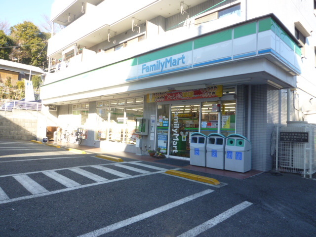 コンビニ　ファミリーマート（コンビニ）まで543m