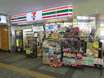 コンビニ　セブンイレブン 京急ST富岡店（コンビニ）まで2204m