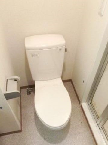 トイレ　弊社は全物件仲介手数料0.55ヶ月分でご紹介可能です。