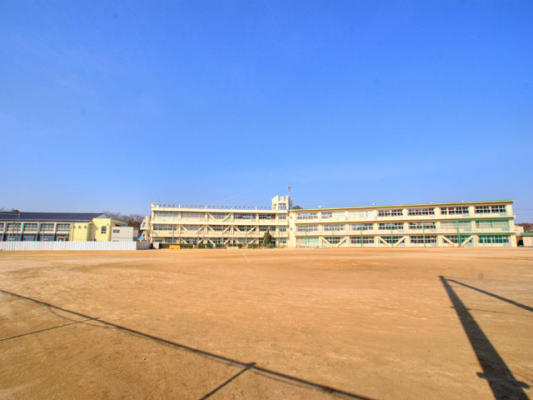 小学校　流山市立東小学校（小学校）まで885m