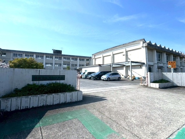 小学校　鈴鹿市立清和小学校（小学校）まで808m