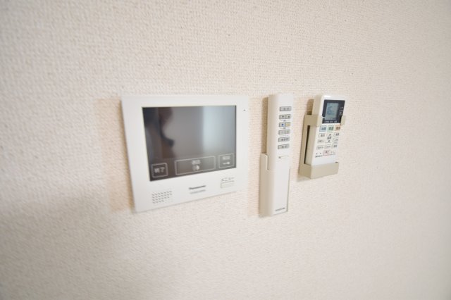 セキュリティ　TVモニターホンは安心ですね。誰か確認してから開けて下さいね