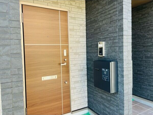 玄関　戸別宅配ボックス付き