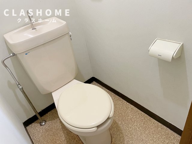 トイレ　同物件の別部屋になります。
