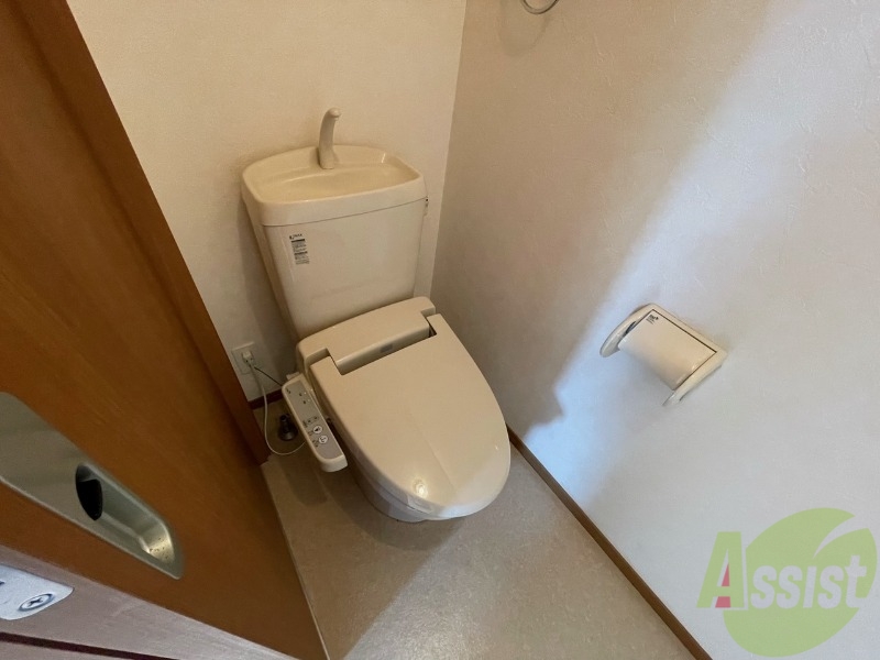 トイレ　こちらはトイレになります。ウォシュレット付いています。