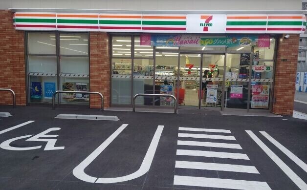 コンビニ　セブンイレブン大阪中央3丁目店（コンビニ）まで27m