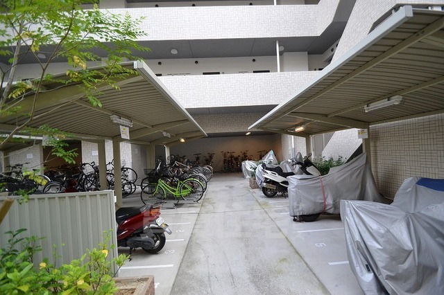 その他　バイク置場