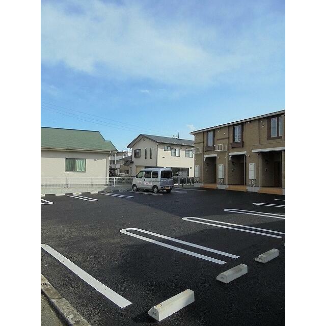 駐車場　こちらの物件はMODE不動産なら割引対象の１部屋です。