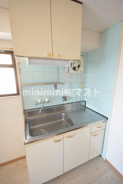 キッチン　※同マンション別間取り参考写真です