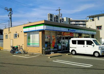 コンビニ　ファミリーマート 熱田一番町店（コンビニ）まで300m