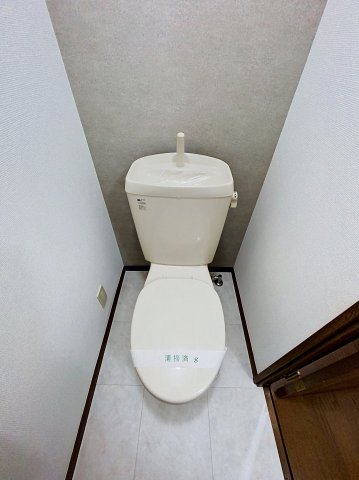 トイレ　※同建物ほかのお部屋の写真です。