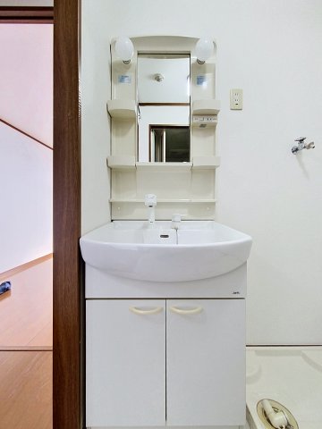 洗面設備　※同建物ほかのお部屋の写真です。