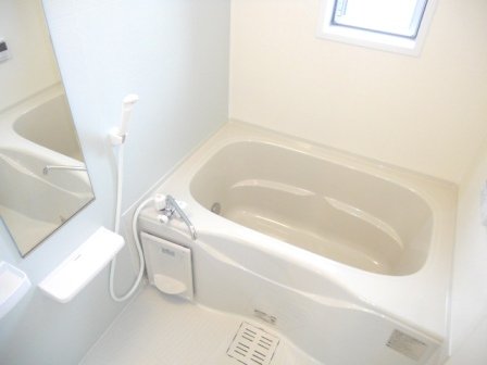 バス・シャワールーム　落ち着いた空間のお風呂です