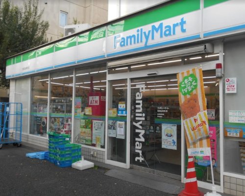 コンビニ　ファミリーマート 世田谷新町店（コンビニ）まで620m