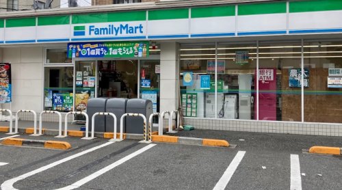 コンビニ　ファミリーマート 世田谷二丁目店（コンビニ）まで1002m