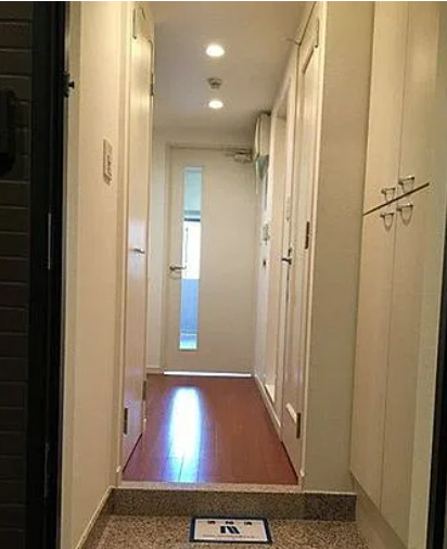 玄関　※別部屋の参考写真です。