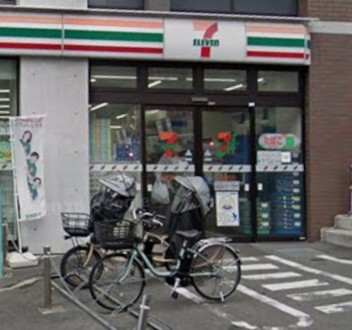 コンビニ　セブンイレブン 市谷柳町店（コンビニ）まで368m