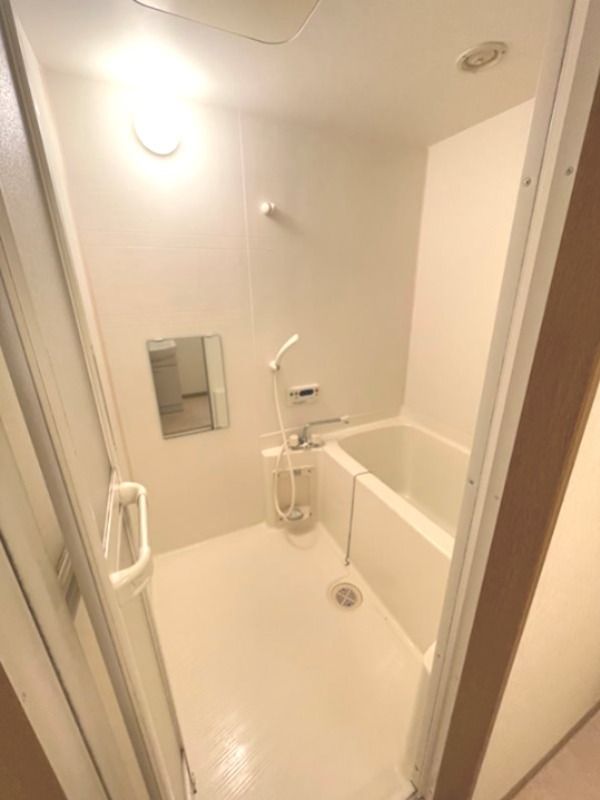 バス・シャワールーム　別部屋の写真です。