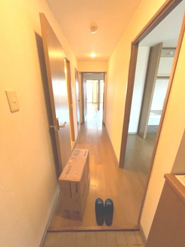 玄関　別部屋の写真です。