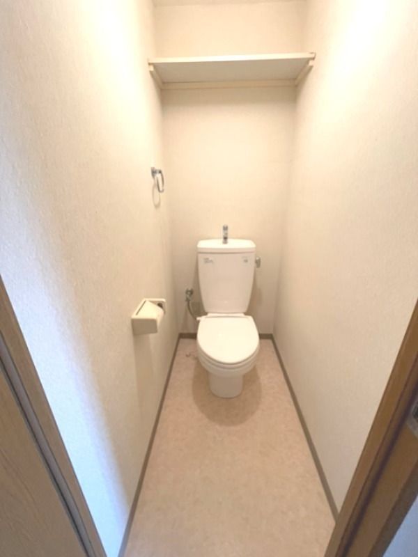 トイレ　別部屋の写真です。