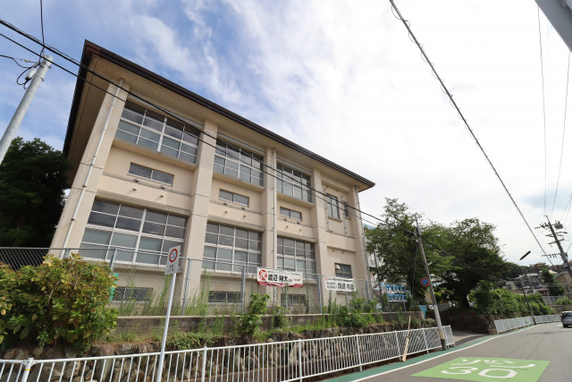 中学校　北九州市立富野中学校（中学校）まで750m
